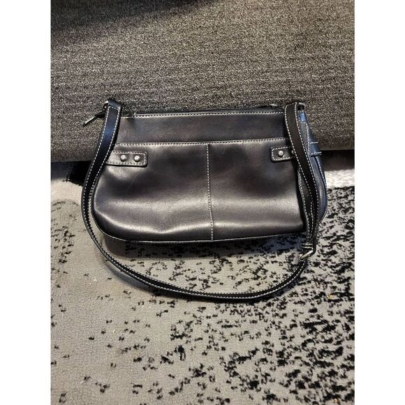 Etienne Aigner black leather purse - Picture 1 of 11